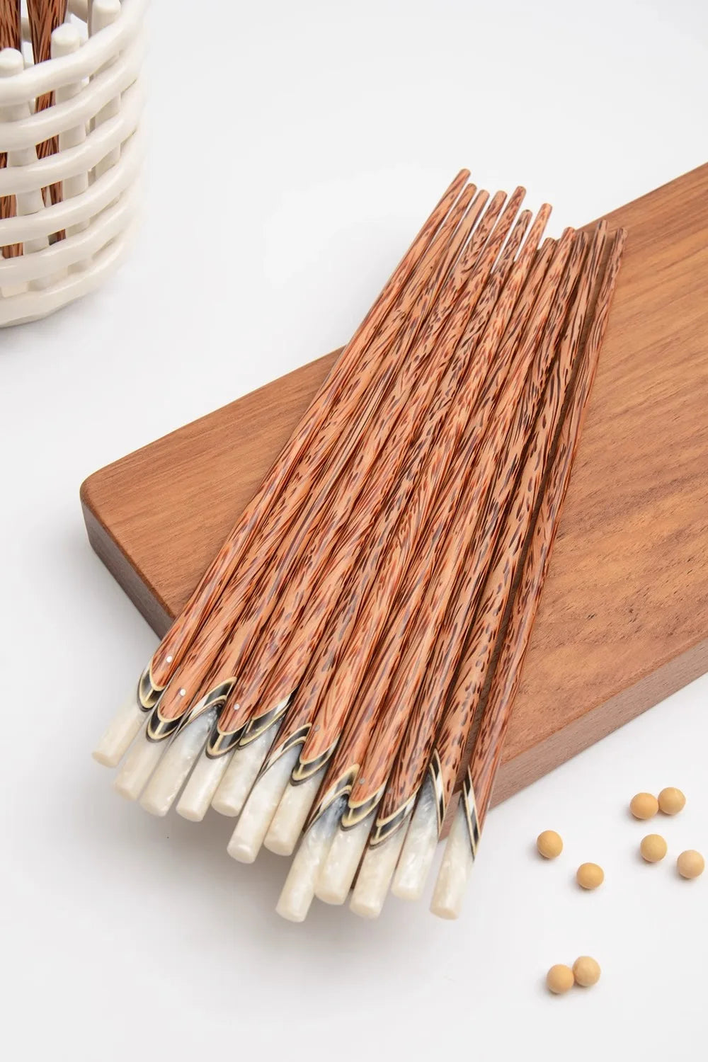 Coconut wood anti-slip chopsticks, hand-inlaid with shell and ox horn, suitable for both home and dining