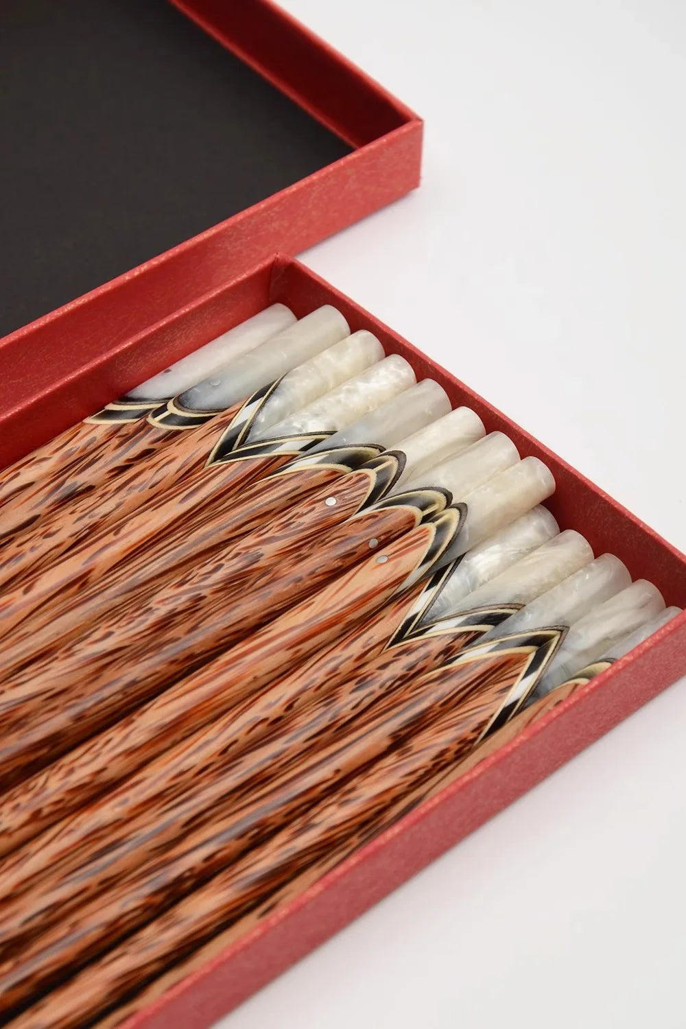 Coconut wood anti-slip chopsticks, hand-inlaid with shell and ox horn, suitable for both home and dining