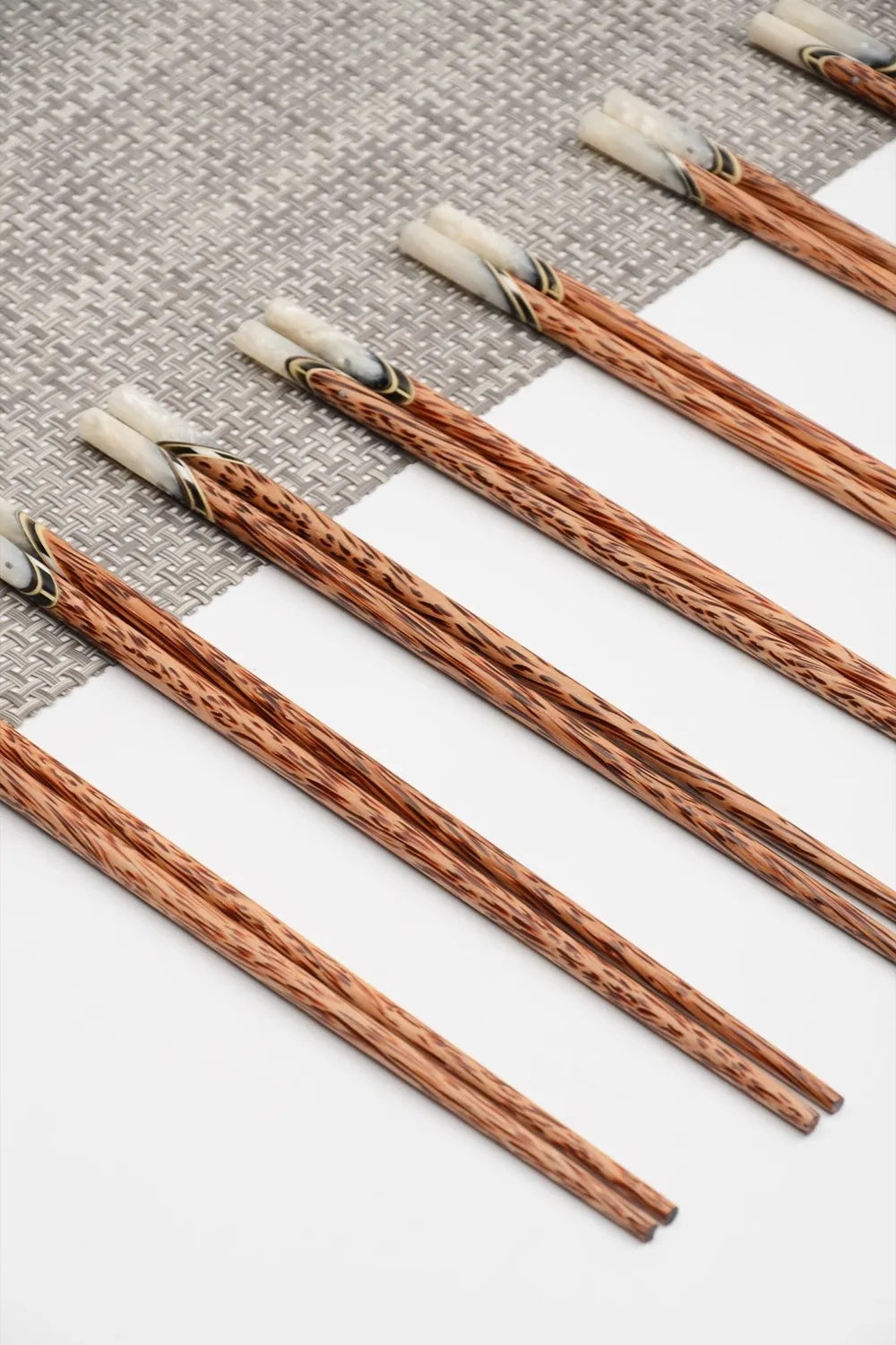 Coconut wood anti-slip chopsticks, hand-inlaid with shell and ox horn, suitable for both home and dining